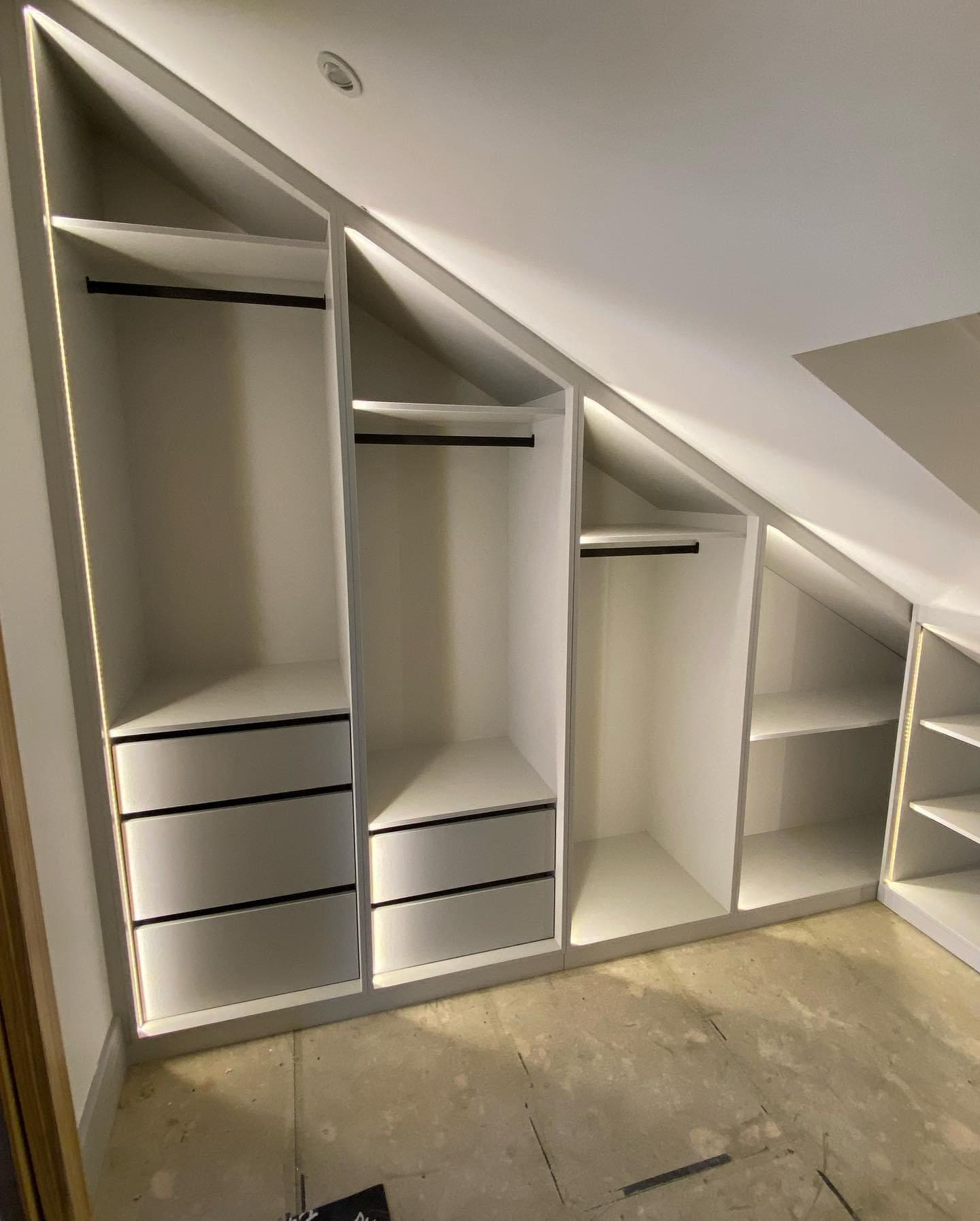 Walk-in wardrobe with LED lighting finished in light grey Melamine 1