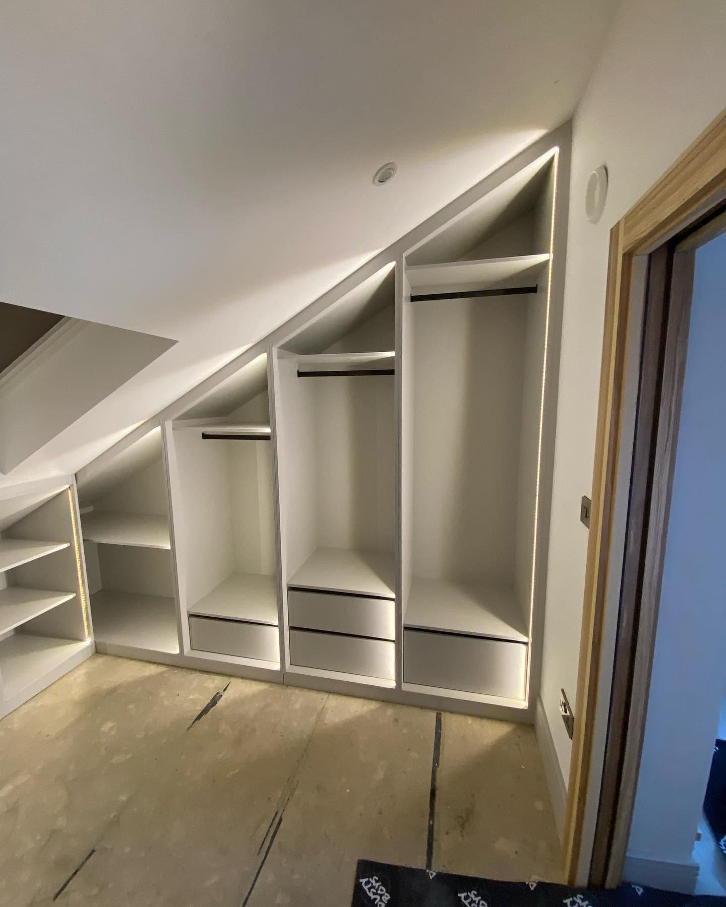 Walk-in wardrobe with LED lighting finished in light grey Melamine 2