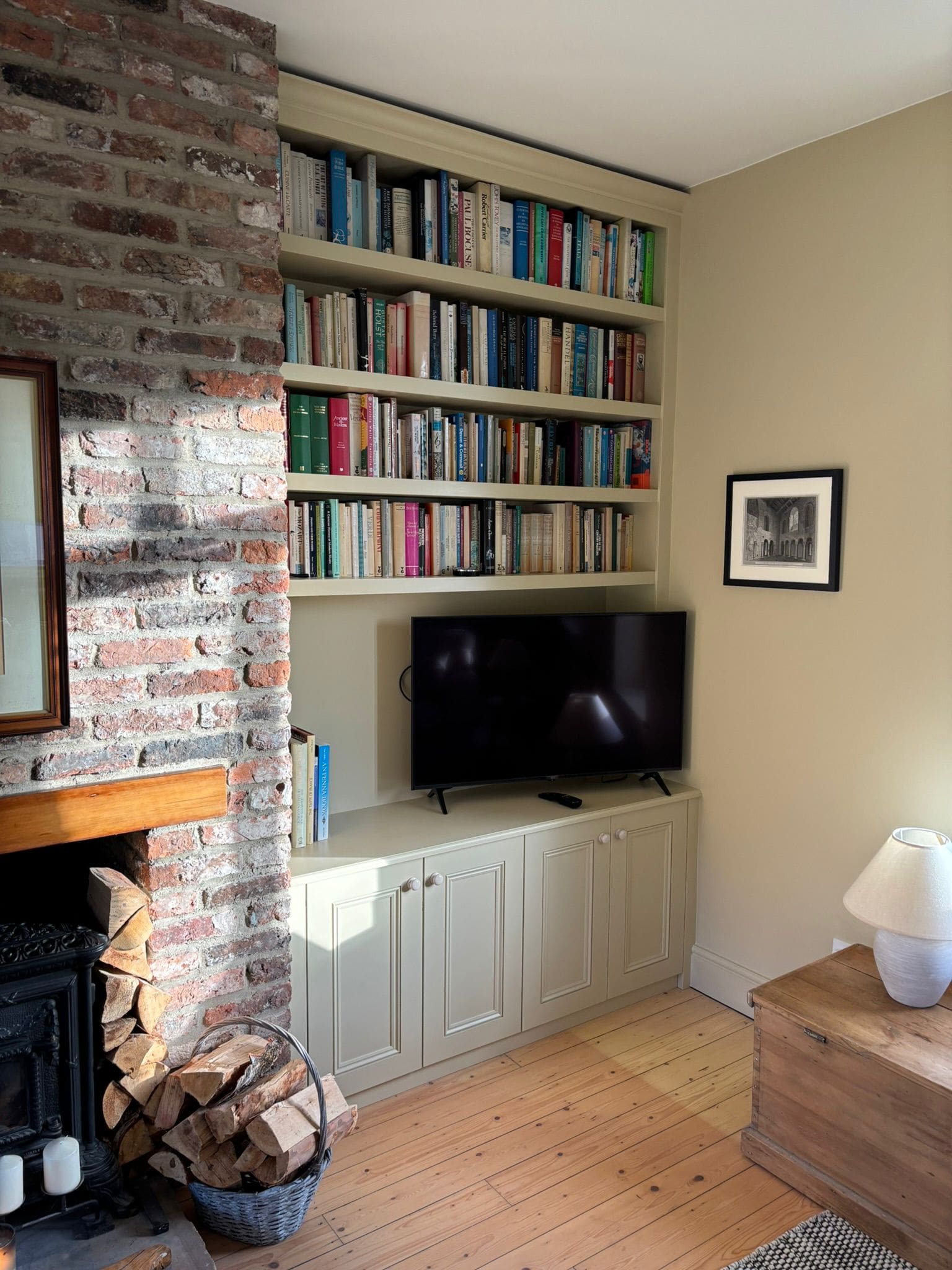 Bespoke alcove unit: bookcase media unit